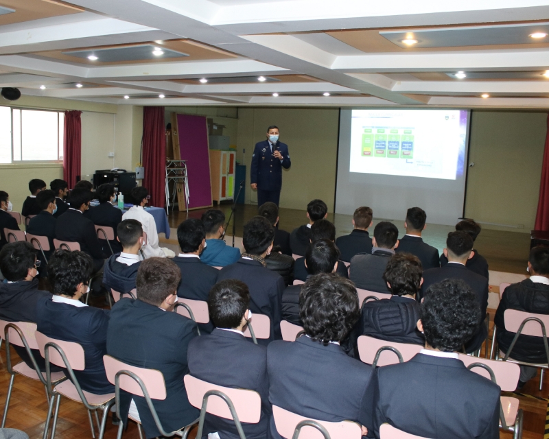 Estudiantes salesianos participaron de una charla sobre la Escuela de Especialidades de la Fuerza Aérea