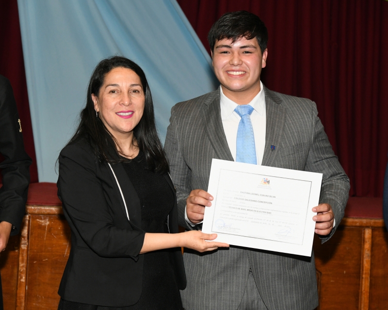 Un Sueño Cumplido: Jóvenes Salesianos Reciben su Título Profesional