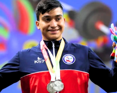 Matías Pezo, estudiante salesiano, brilla en los Juegos Parapanamericanos Juveniles con doble medalla de plata en powerlifting