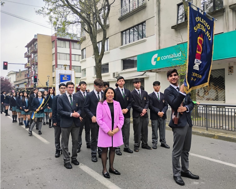 Delegación Salesiana participa en desfile por los 474 años de Concepción