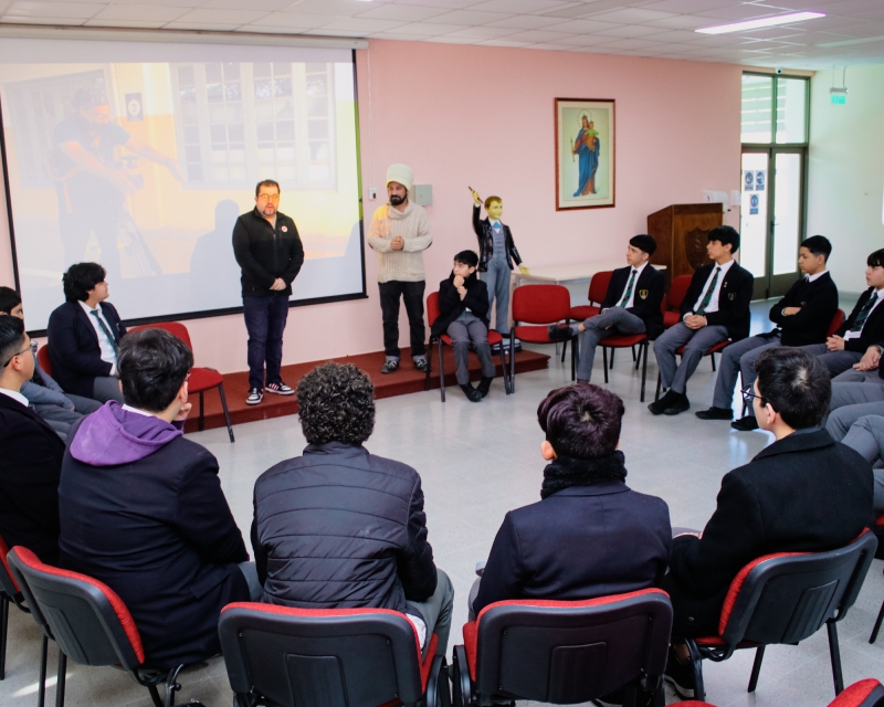 Estudiantes Salesianos se Transforman en Periodistas con el Taller de Caetera Tolle