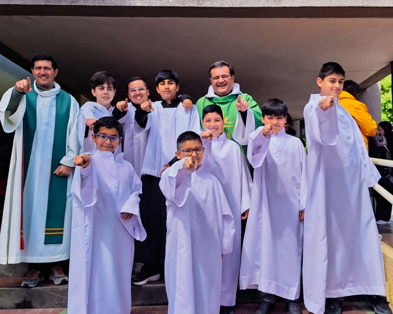 Misa Familiar: Celebración de Sacramentos y Compromiso Eucarístico