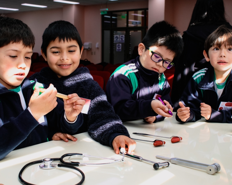 Estudiantes de Kinder se convierten en &quot;Doctor por un Día&quot; junto a la Facultad de Medicina de la UCSC