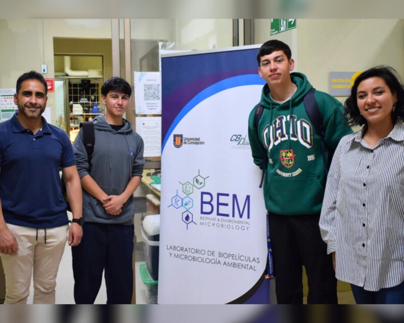 Estudiantes Salesianos Exploran el Futuro de la Energía Limpia en Proyecto con el Centro de Biotecnología UdeC