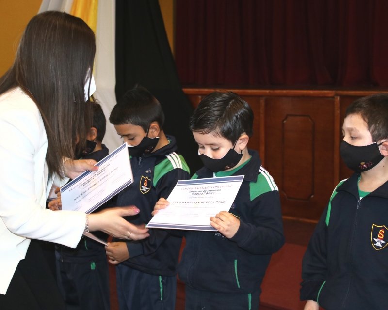 Nuestros estudiantes realizan su transición a la Enseñanza Básica