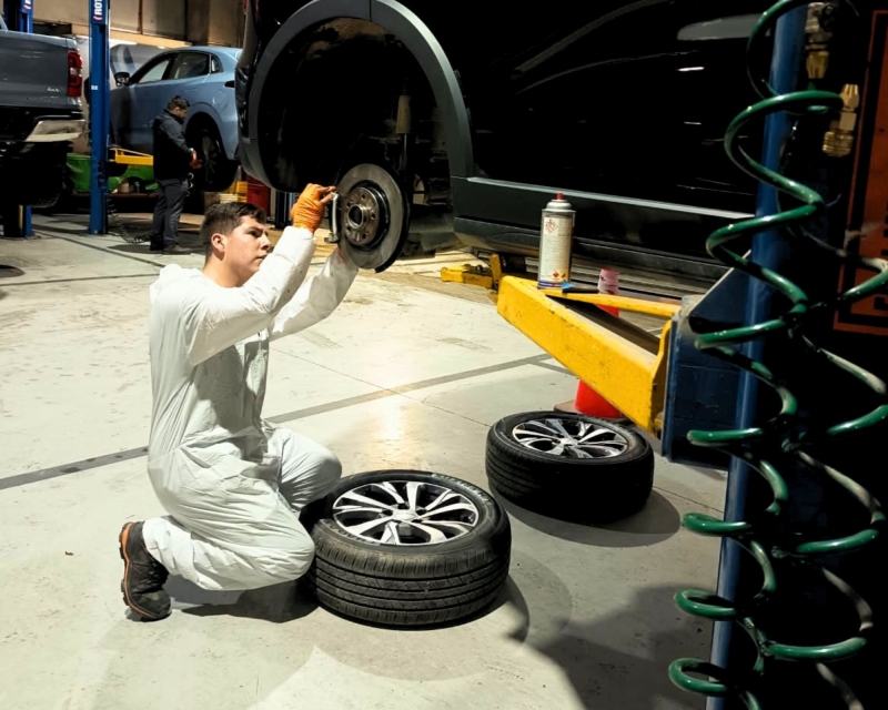 Mecánica Automotriz combina alternancia y competencia técnica