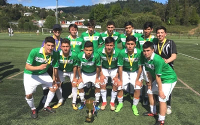 Presea dorada en Torneo de Fútbol Fide