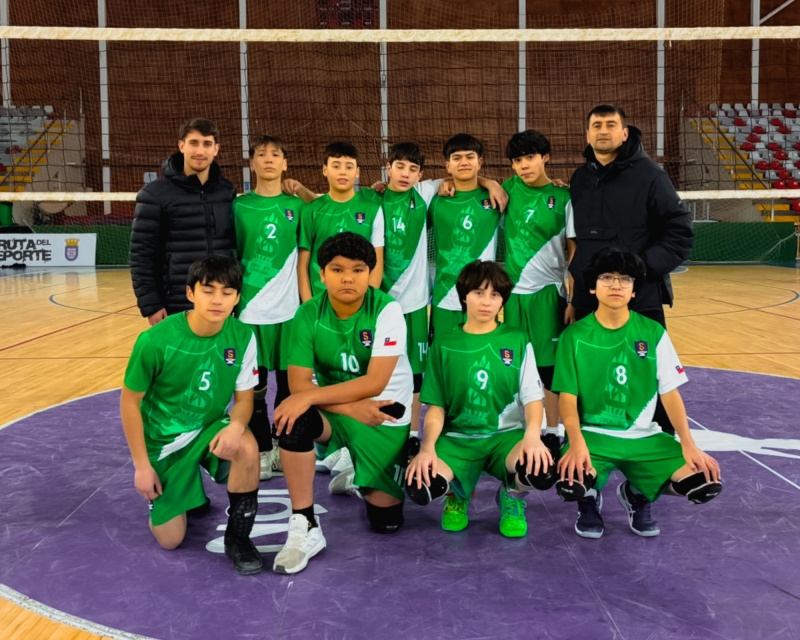 Vóleibol del Colegio Salesiano avanza entre los mejores equipos de la Región del Biobío