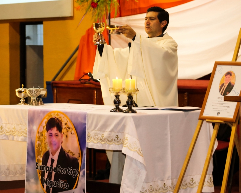 Emotivo Encuentro en el Colegio Salesiano para Celebrar la Resurrección del Señor y Recordar a un Estudiante Querido