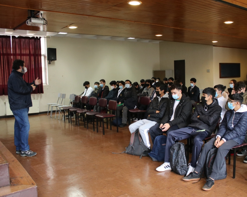 Nuestros estudiantes participaron de una charla sobre &quot;Acercamiento temprano a la investigación&quot;