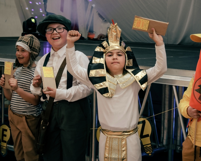 Estudiantes de Básica Celebran con Alegría la Fiesta de la Luz “Holywins”