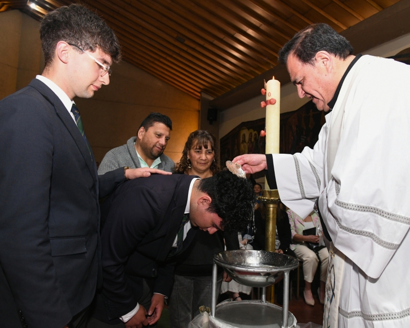 Jóvenes y Adultos del Salesiano de Concepción Reciben Bautismo y Primera Comunión